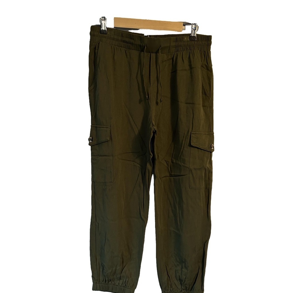 Socialite Women’s Olive Green Cargo Pants size L